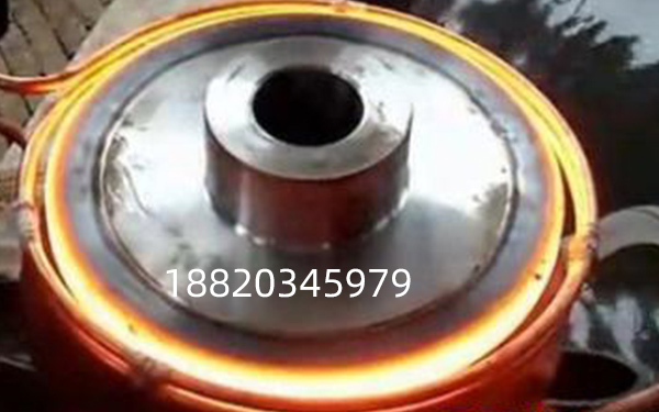 ���ط�ɽ���C(j��)���S��ΜpС��������(du��)׃�ε�Ӱ푣�