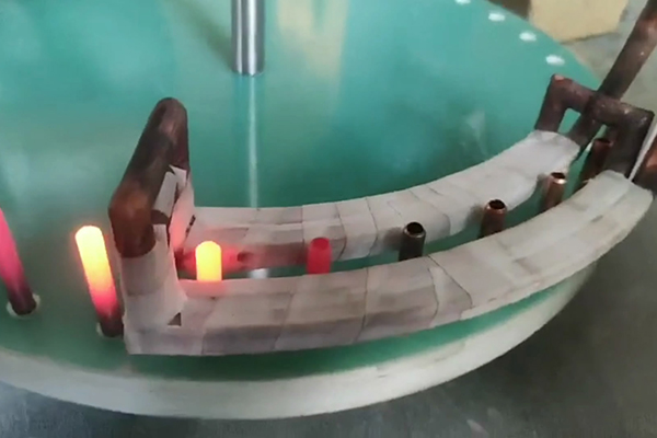 ���D(zhu��n)ʽ���׹��b�ھ��˻��O�䣬���l�˻�C���Ͼ����˻��̎��