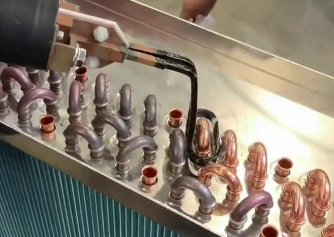 高頻自動化釬焊設備是一種高效、高質量的焊接設備，具有廣泛的應用前景和市場需求