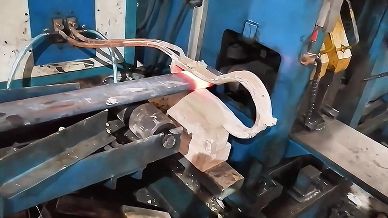 高頻加熱技術(shù)在特定條件下可以輔助鋼板的沖壓或折彎加工