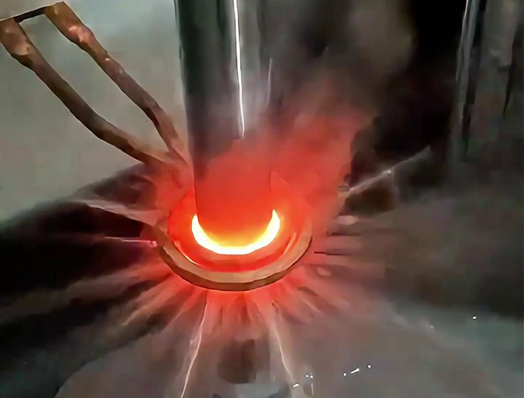 采用高頻熱處理淬火設(shè)備對導(dǎo)柱進(jìn)行淬火處理，可以確保其性能達(dá)到最優(yōu)狀態(tài)