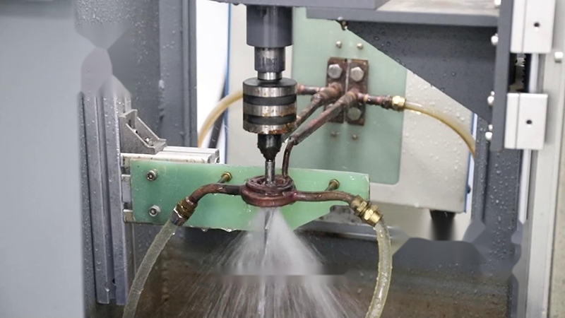 半自動(dòng)淬火熱處理高頻淬火機(jī)床在汽車、機(jī)械制造、工具制造等行業(yè)有著廣泛的應(yīng)用