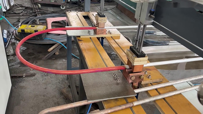 在不銹鋼管固溶熱處理工藝中，感應加熱設備發揮著至關重要的作用