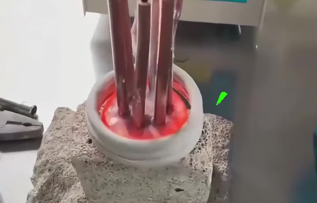 多銅管焊接告別人工逐根焊！海拓高頻焊接機效率開掛品質穩(wěn)