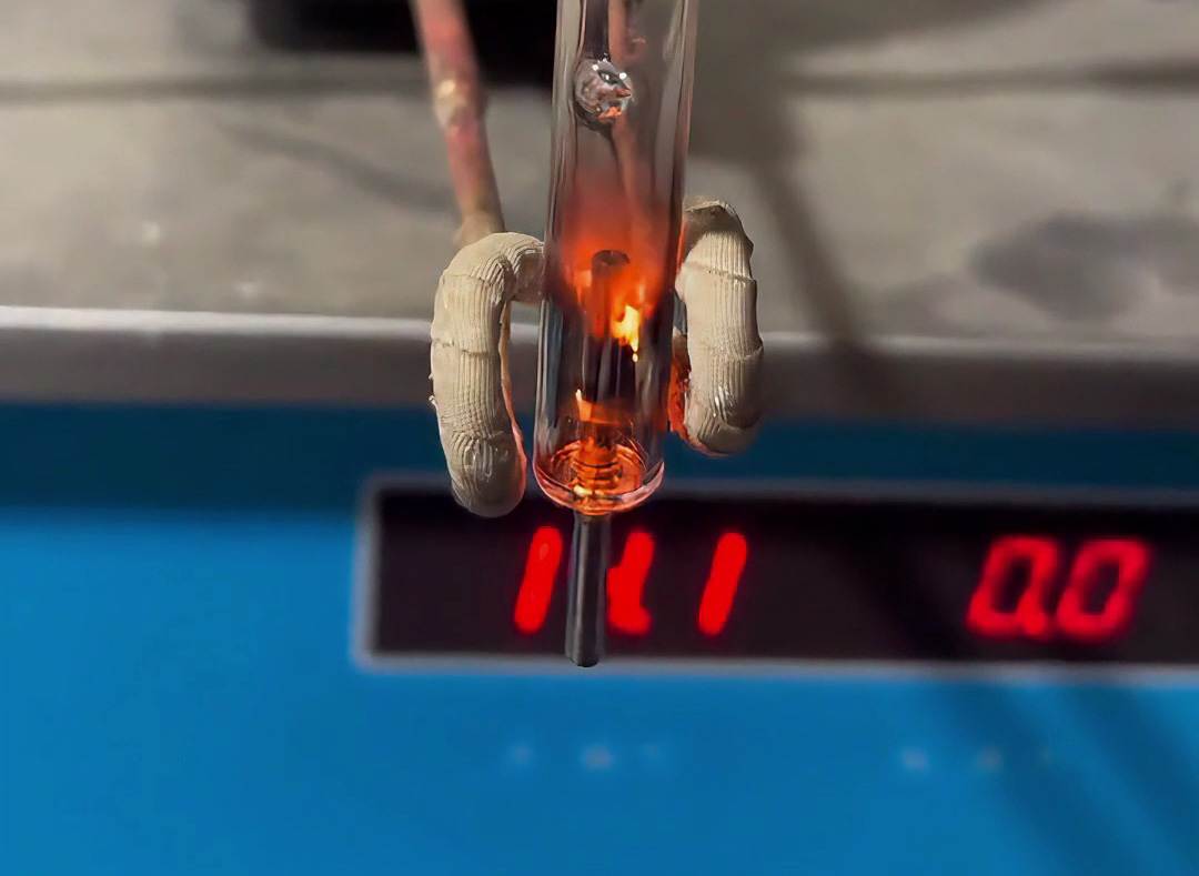 隔著玻璃加熱金屬？海拓高頻加熱機輕松實現！