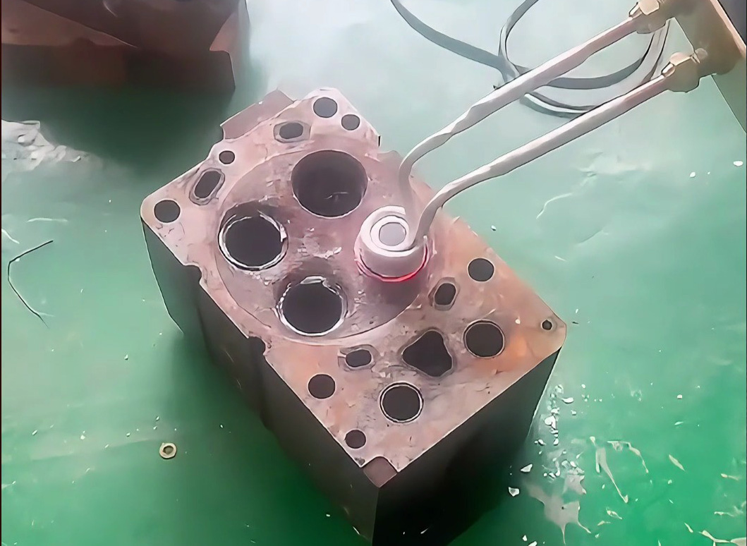 汽修福音！軟鏈接高頻加熱機，輕松拆發(fā)動機鋼圈實操全演示