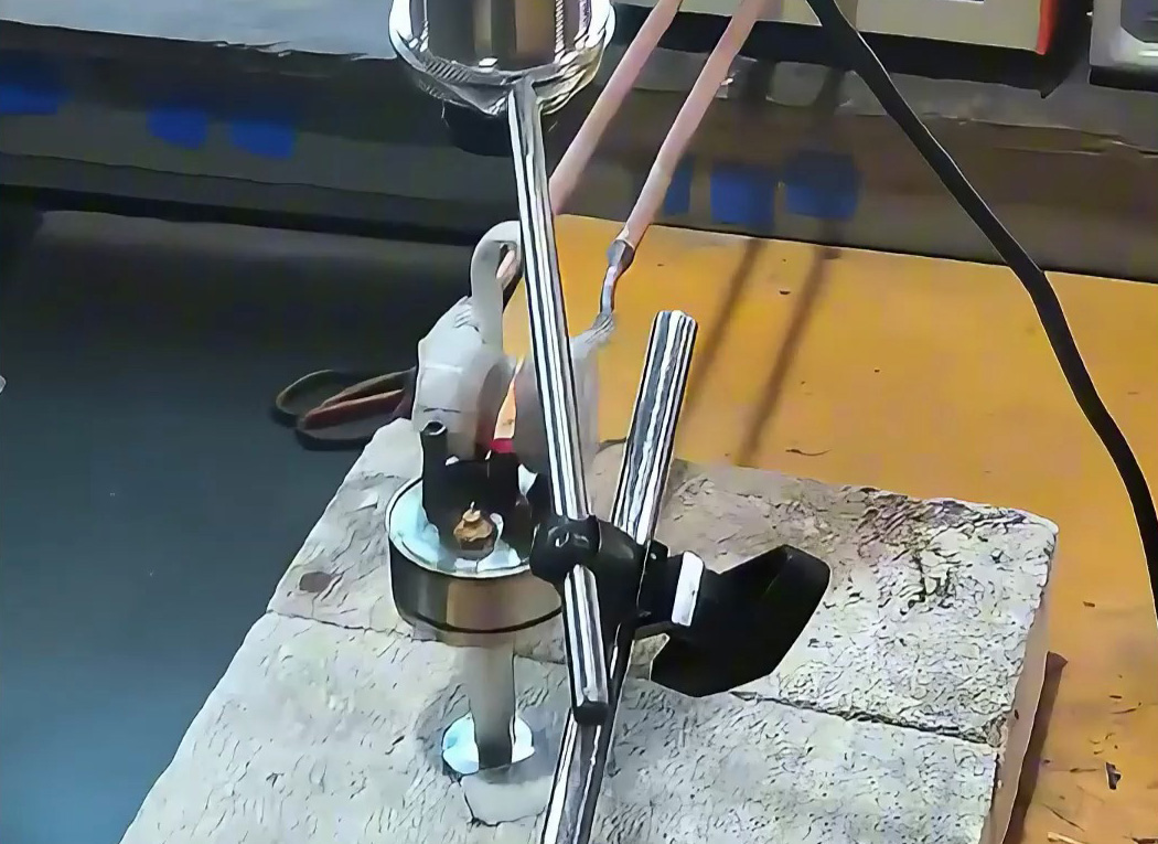 精準(zhǔn)控溫零煩惱！海拓高頻加熱機(jī)，550℃恒溫試樣測(cè)試完美收官