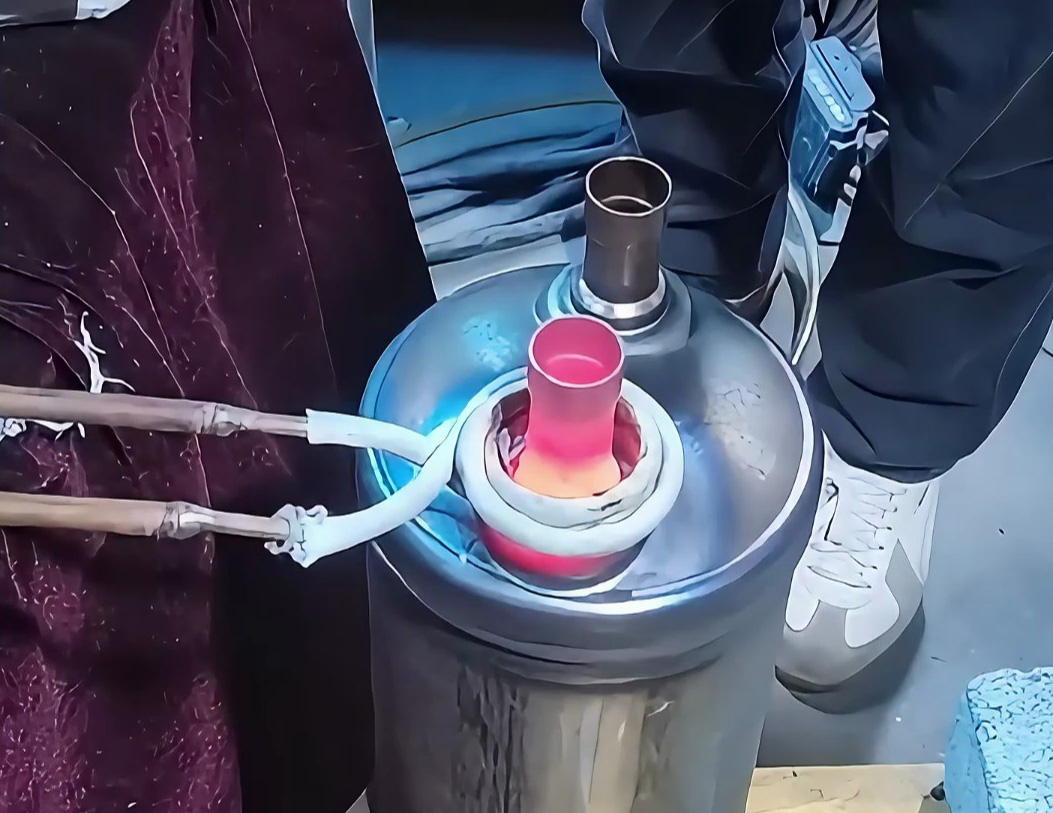 銅和不銹鋼都能焊？看高頻釬焊機焊接分液器銅與不銹鋼接口！