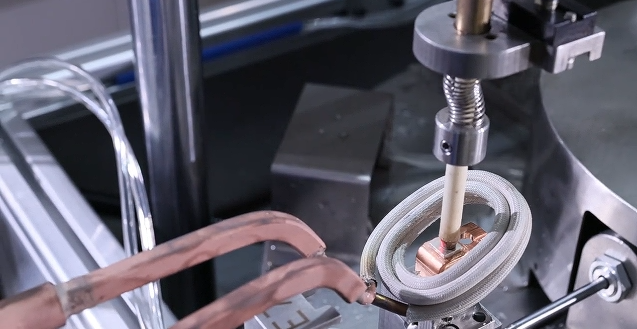 ? 高頻自動化釬焊生產線｜觸點焊接高效穩定，批量生產更省心