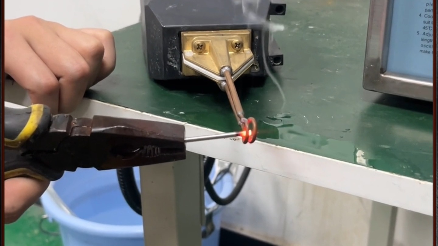 2mm超細不銹鋼棒淬火不變形！海拓超高頻精準搞定微型工件