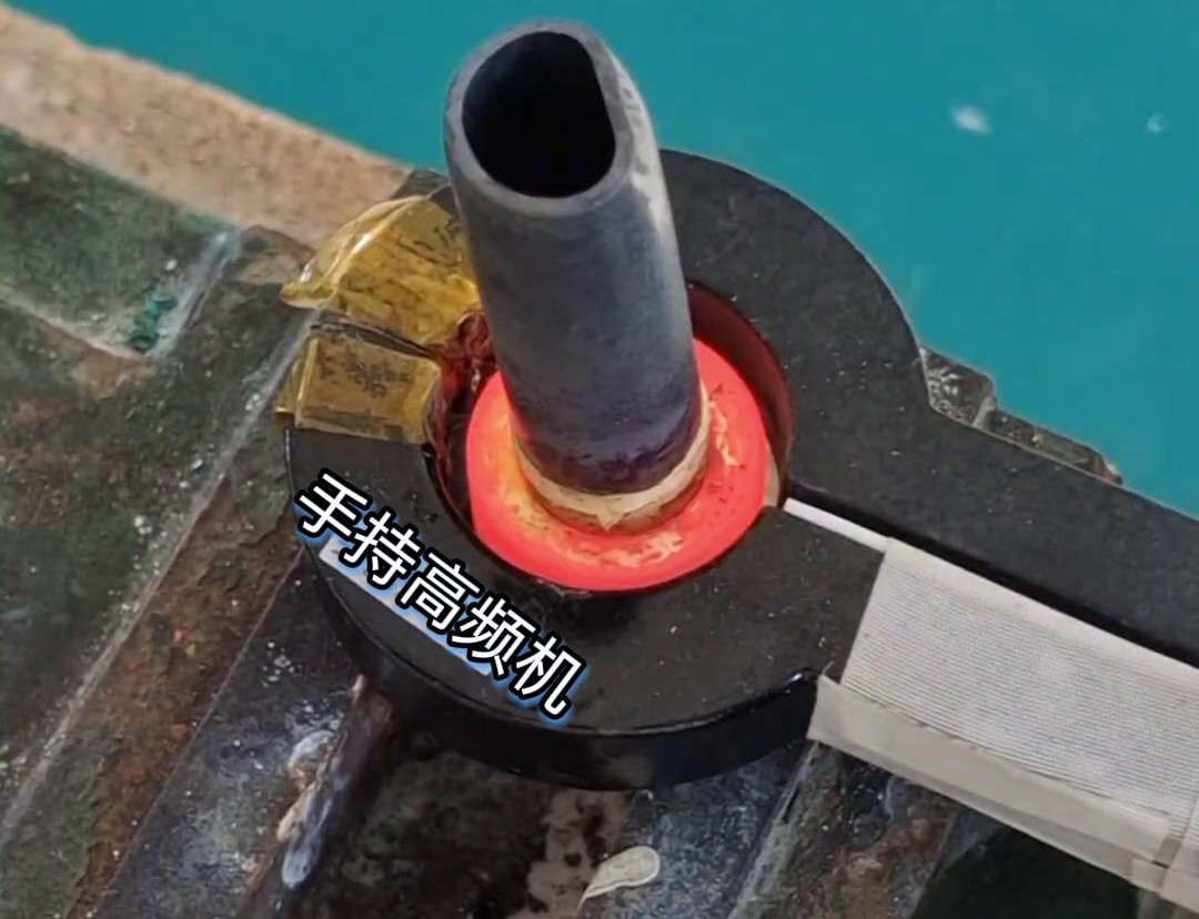 手持式高頻焊接機(jī)具有焊接速度快、焊接質(zhì)量高、操作簡(jiǎn)單等優(yōu)點(diǎn)