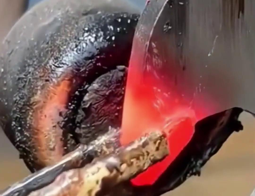 鎢鋼合金和其他金屬焊接在一起，一般采用銅焊，利用高頻加熱機簡單高效就可以達到，熱裝熱拆都適合