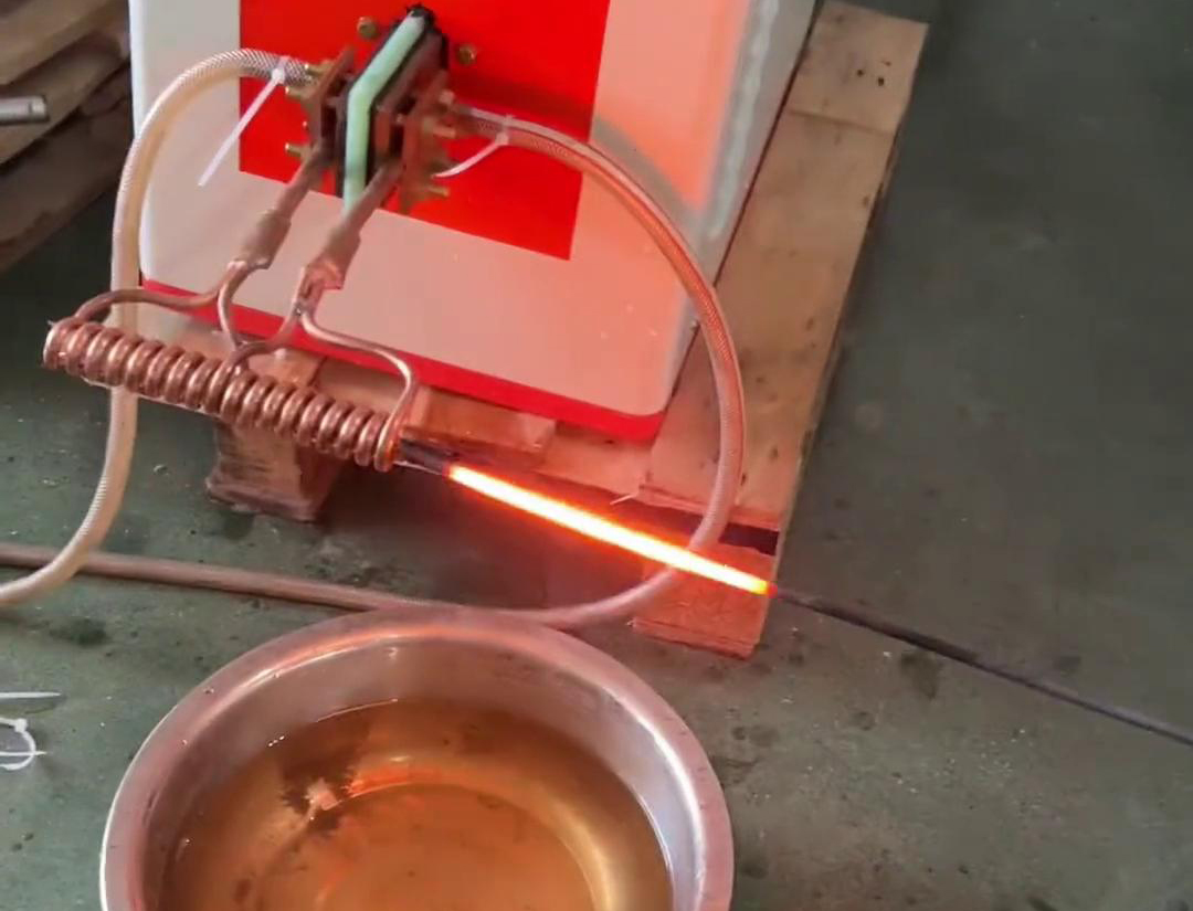 超高頻加熱6毫米厚的不銹鋼，在1秒內加熱到1000度是一個相當高的要求