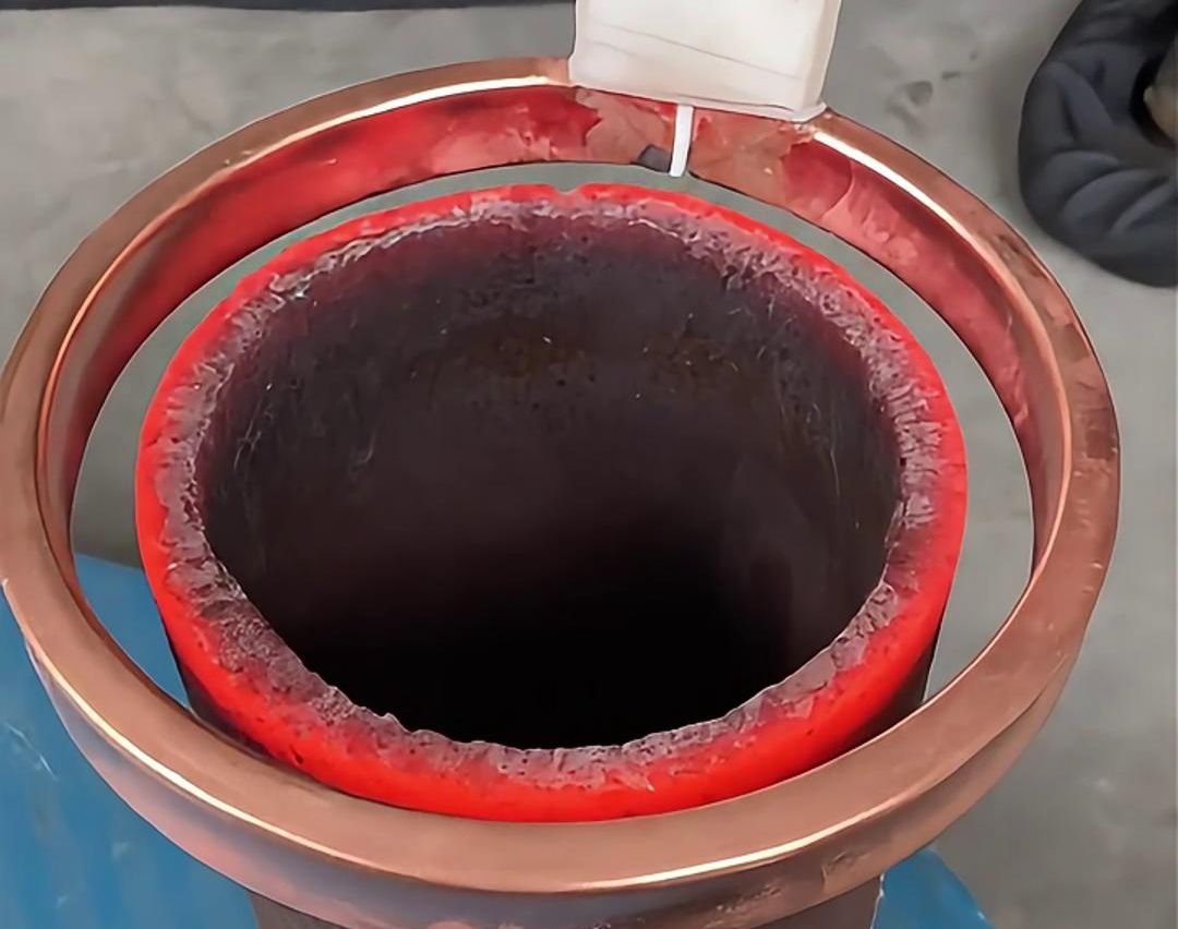 手持式高頻機用途廣泛，加熱焊接淬火退火是常用，熱裝熱配合也是常態(tài)