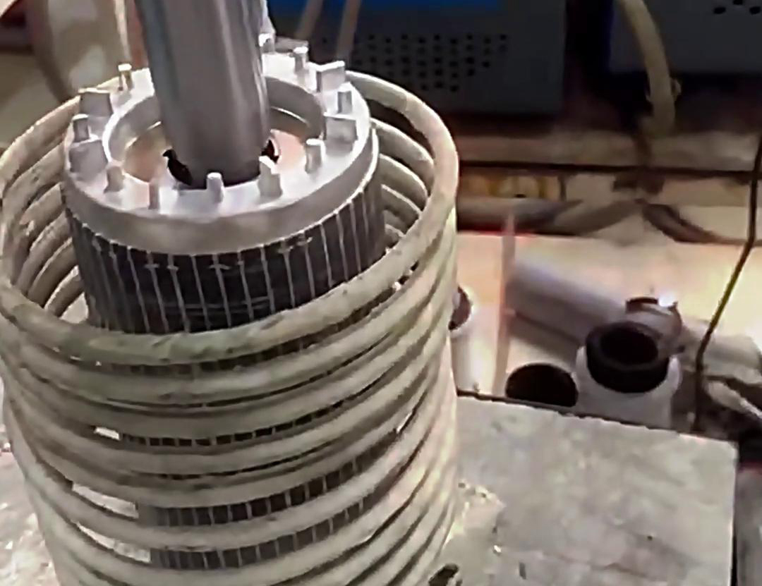 一套電機(jī)定子和轉(zhuǎn)子熱套測(cè)試全過程,采用高頻加熱機(jī)對(duì)定子進(jìn)行加熱