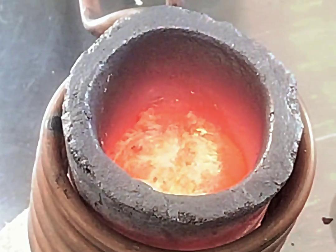 1公斤高頻熔煉爐在廢鋁熔煉打樣中具有高效、精準(zhǔn)、靈活等優(yōu)勢(shì)