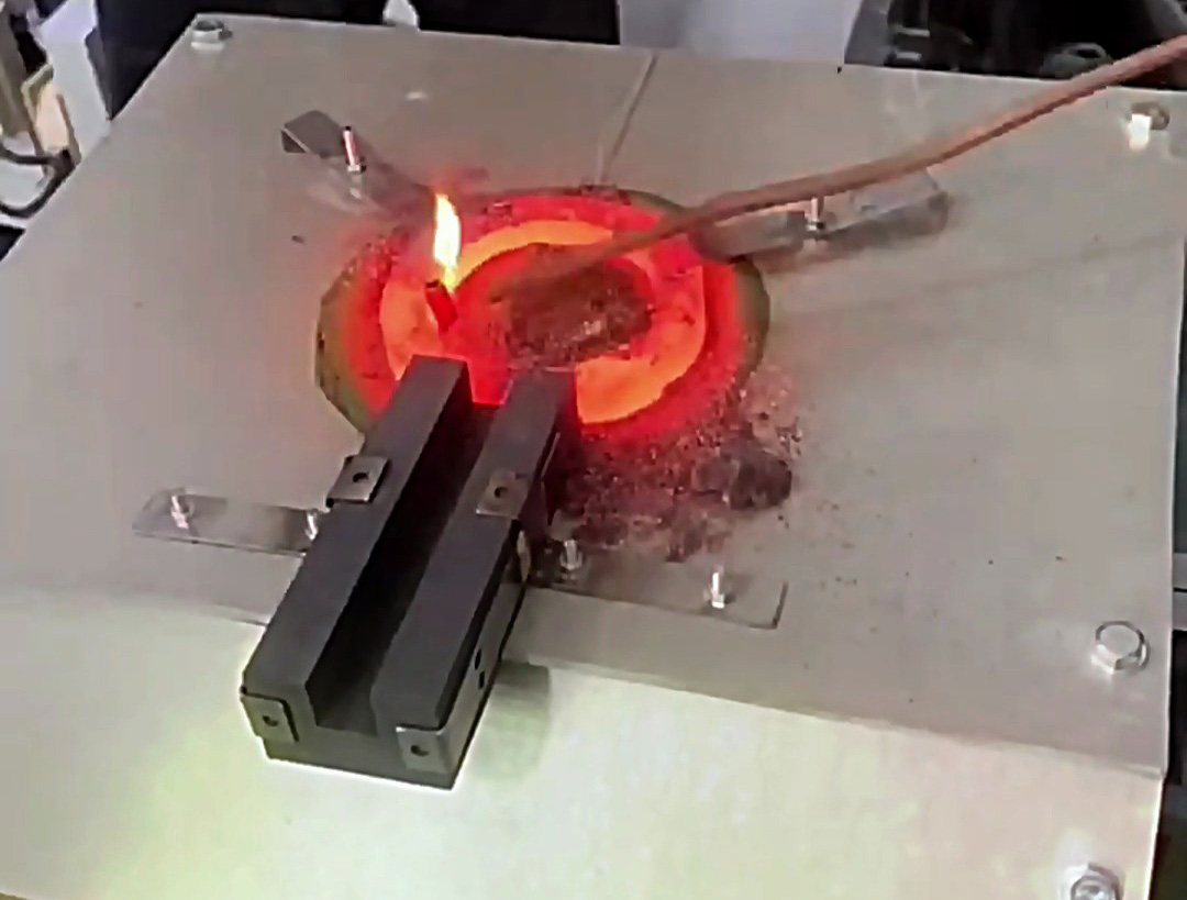 非標定制支持！海拓中頻熔煉爐如何滿足你的工業生產需求