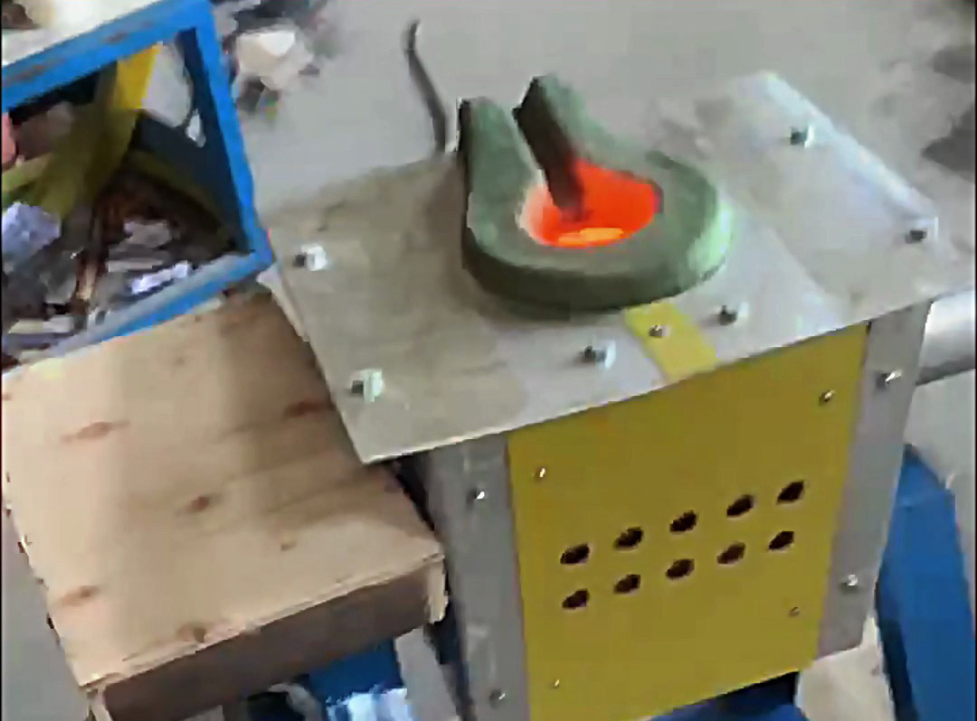 熔金熔銅熔鋁都不在話下！這款中頻熔煉爐高效可靠，廠家直供！