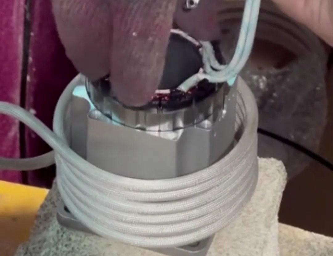 電機(jī)鋁殼熱套制作全過程，海拓高頻加熱機(jī)讓你省時(shí)又省力