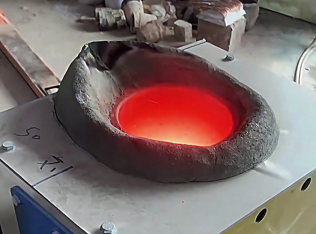 中頻熔煉爐廠家，支持20-250公斤常見的金銀銅鐵鋁鋼合金金屬熔煉爐定制