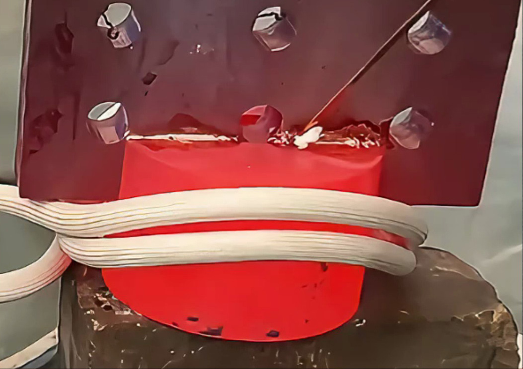 高頻感應加熱設備焊接銅柱銅板,精度效率雙提升!