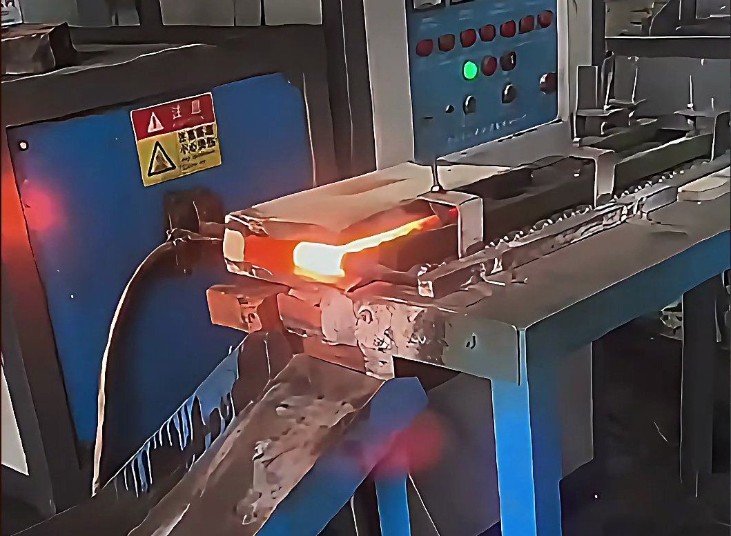 還在為加熱鍛造效率發(fā)愁？這款簡易感應加熱自動化設備輕松解決！