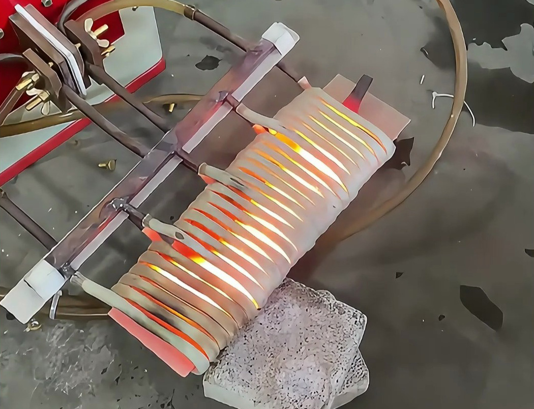 ?還在為刀具農(nóng)具加工而發(fā)愁？超高頻加熱機幫你輕松解決！